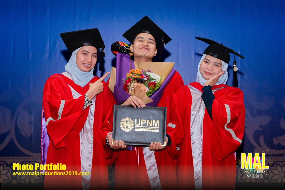 Gaduation Convocation PWTC Family Portfolio MAL 2019 -43.webp